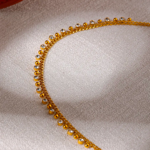 Collar Dorado con Piedras de Circonita